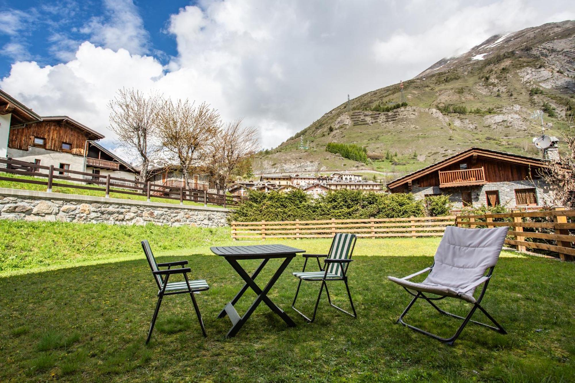 La Casa Di Matilde - Trilocale Vicinissimo Alle Piste Da Sci La Thuile Exterior photo